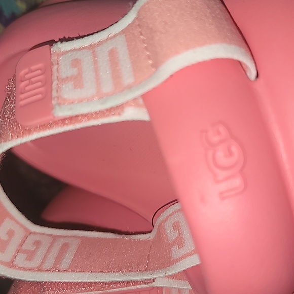 UGG slides - Picture 2 of 5